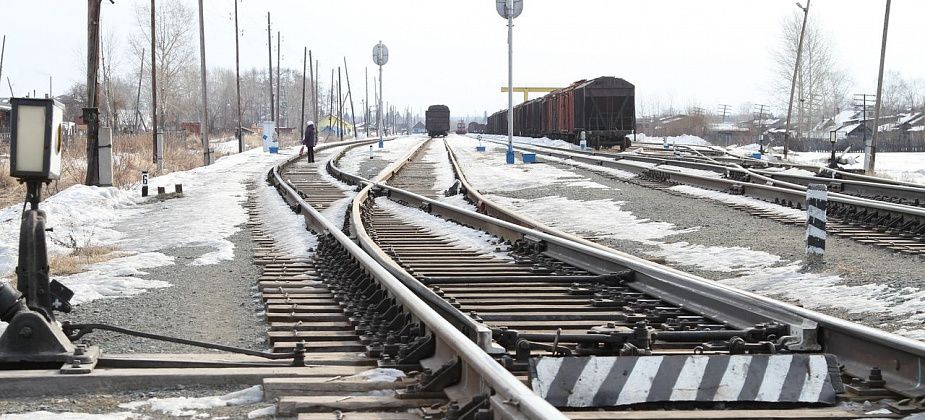 Осужден молодой человек, который положил на рельсы шпалу, чтобы посмотреть на торможение поезда