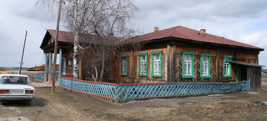 В клубе деревни Поспелкова заменят окна и двери