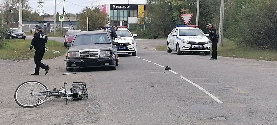 В Серове «Мерседес» сбил велосипедистку