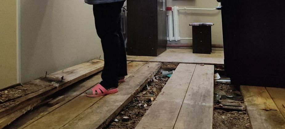 Квартиру серовчанки затопило фекалиями: "Уезжают-приезжают, а толку нет"