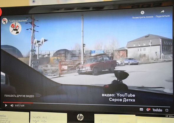 В Серове пенсионер нанизал тройку "Жигулей" на шлагбаум