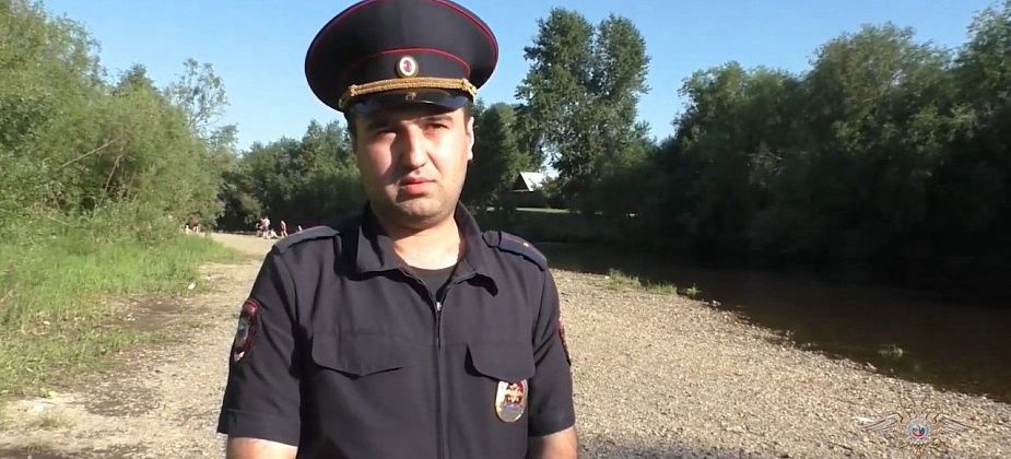 Участковый полиции Серова спас тонущую девочку