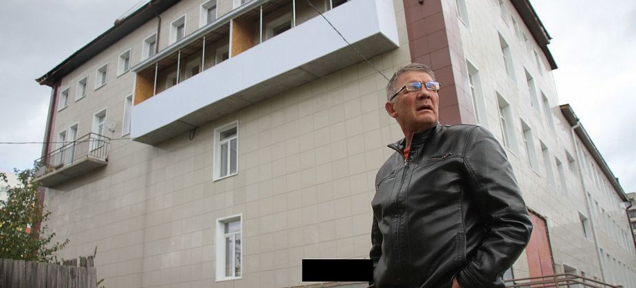 Жители дома в Серове существуют без света, горячей воды и газа. А при чем тут Семеновых?