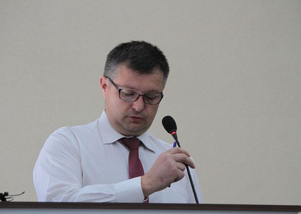 Чтобы избавиться от подозрений в коррупции, председатель избиркома Серова прошел "детектор лжи"