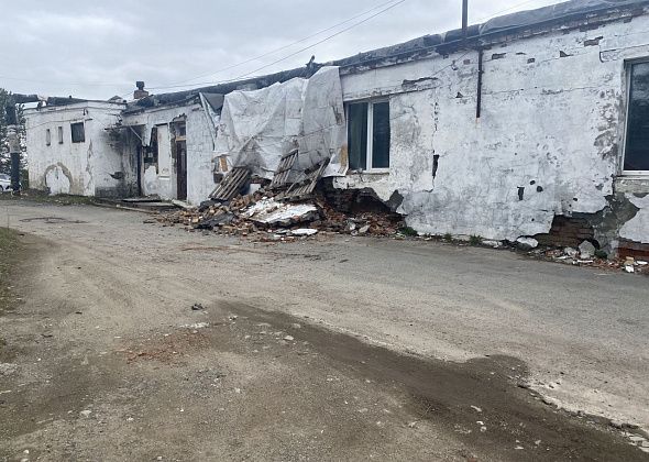 В прачечной Серовской городской больницы обвалилась стена