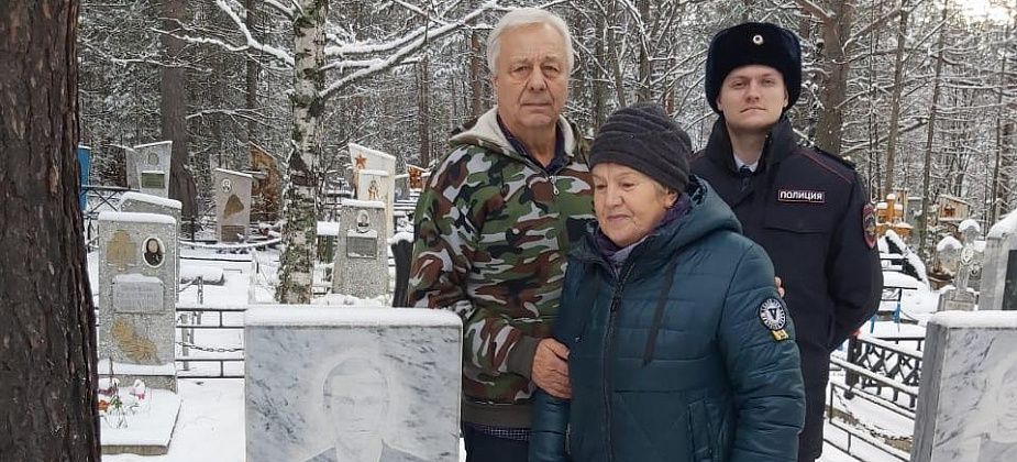 Сотрудники полиции Серова, члены Общественного совета, ветераны посетили вдов сотрудников ОВД, погибших при исполнении служебного долга