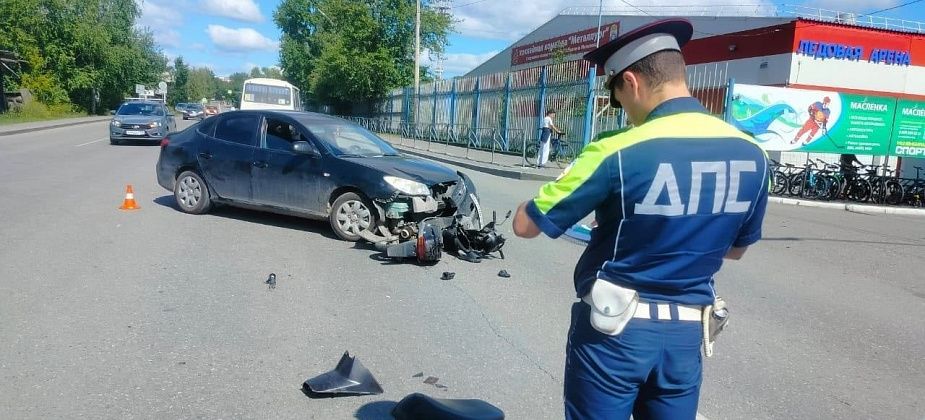Скончался водитель мопеда, попавший в ДТП на улице Каквинской в Серове