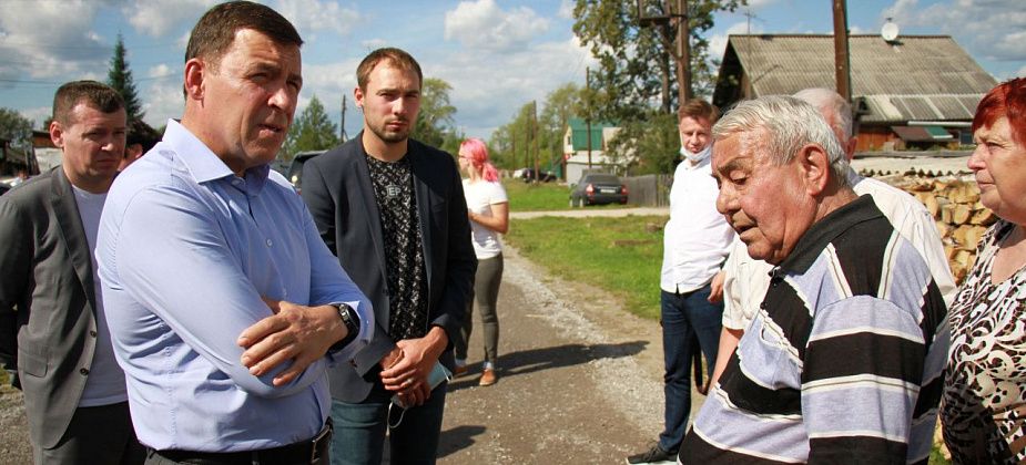 "Я на контроль все возьму". Губернатор посетил сквер ДКМ, больничный городок и послушал жалобы серовчан