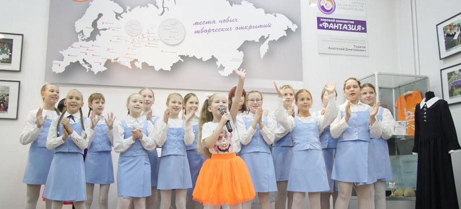 В Серове торжественно открыли выставку, посвященную 55-летию “Гайдаровцев”