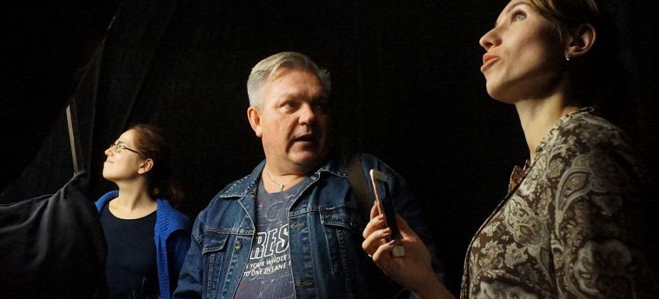 Серовчан приглашают посетить выставку главного художника драмтеатра Алексея Унесихина