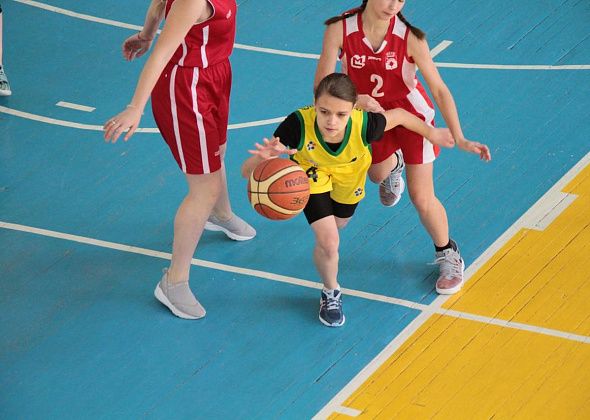 В Серове стартовал школьный баскетбольный турнир