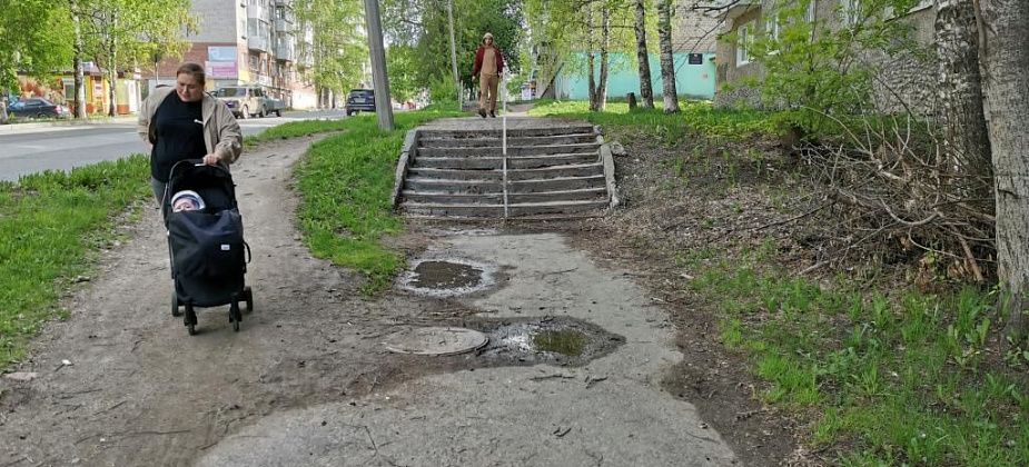 Мэрия планирует обследовать лестницы на тротуарах и во дворах Серова. Обустроят пандусы?