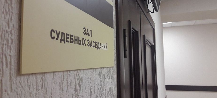 В Серове осуждена мать юного скутериста, наехавшего на пешехода. Она несколько раз ударила инспектора ДПС, а потом поцарапала оперативника