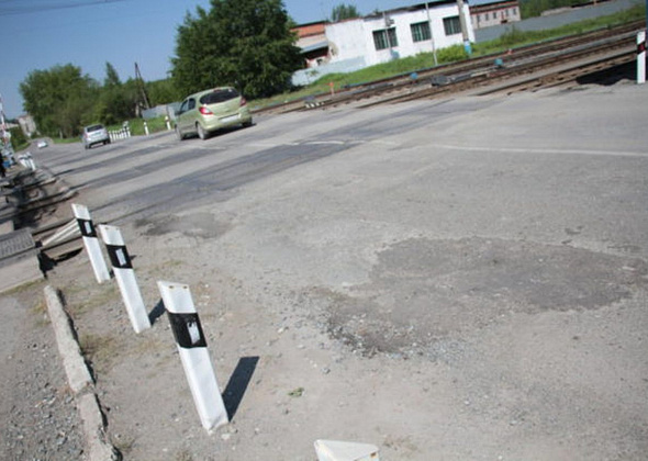 В Серове по требованию транспортной прокуратуры отремонтировали дорогу в районе железнодорожного переезда
