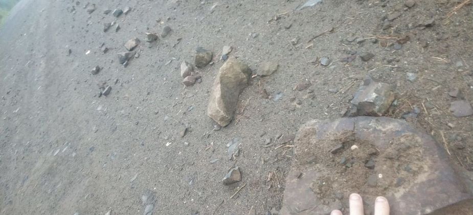 Порванная резина, разбитые машины и гибель… Жители Андриановичей жалуются на состояние дороги до Серова