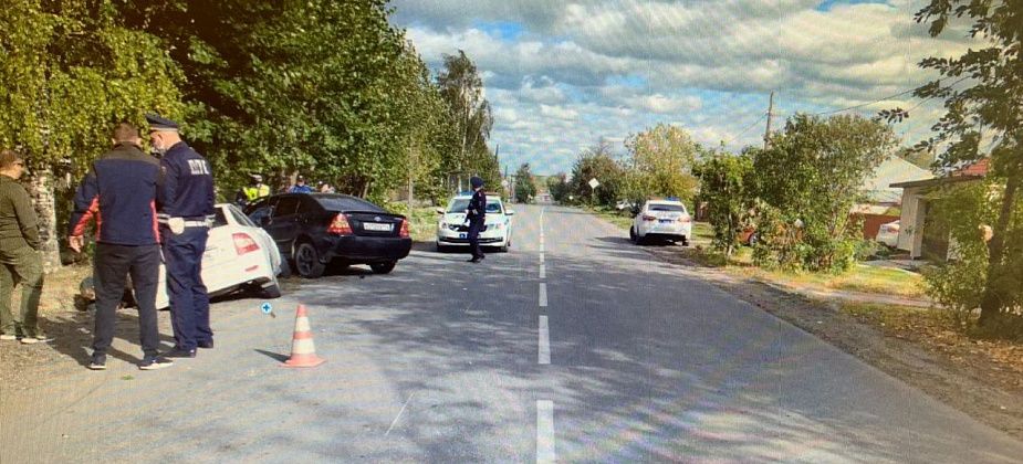 В Серове столкнулись Toyota Corolla и LADA Priora. Есть пострадавшая
