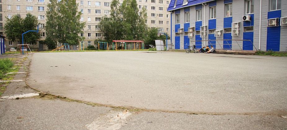 В Серове заменят коробку хоккейного корта «Юность»