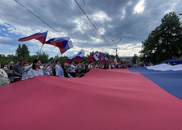 В День России серовчане били баклуши, пили сбитень и слушали песни