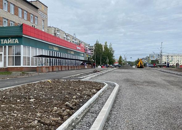 Серовчанин просит убрать клумбы на улице Заславского и расширить парковку