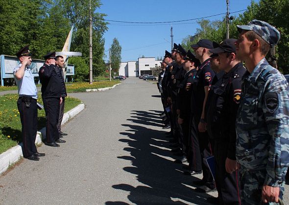 Полицейские, бойцы Росгвардии, представитель администрации Серова провели открытый инструктаж