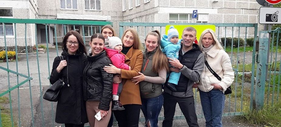 Активисты передали гуманитарную помощь серовскому Дому малютки