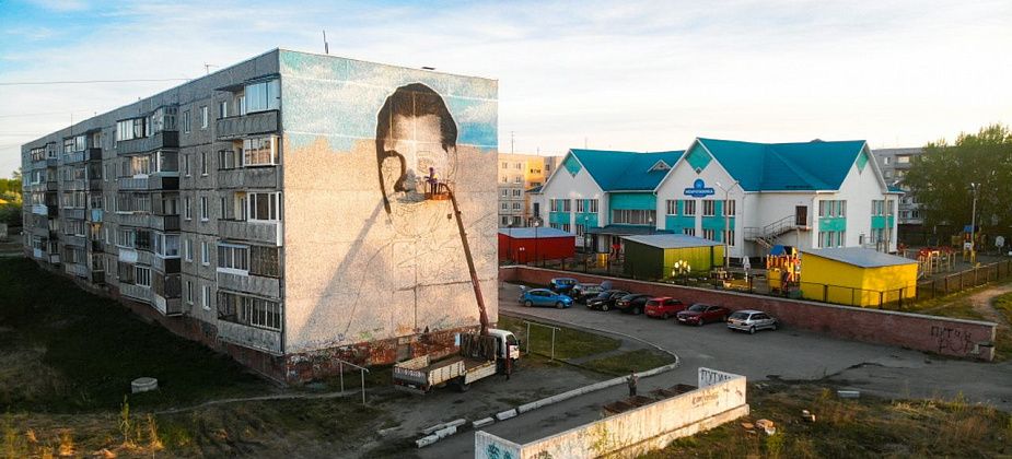 "Я покорил новую вершину". Художник Руслан Сабиров рассказал о работе над портретом Анатолия Серова
