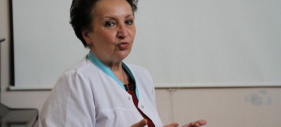 Дума Серова решила представить медработника к более высокой награде, чем просил работодатель