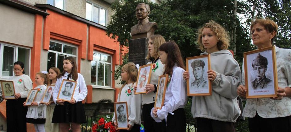 «Мы увековечиваем имя Мусы Джалиля». Серовчане почтили память советского и татарского поэта