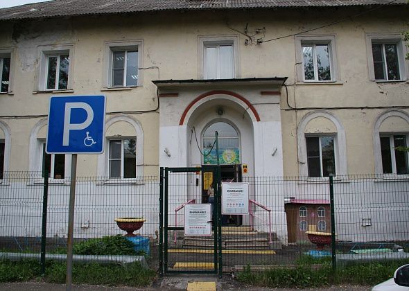 “Нас поставили перед фактом”. Серовчане рассказали о закрытии детсада с коррекцией зрения “Солнечный зайчик”