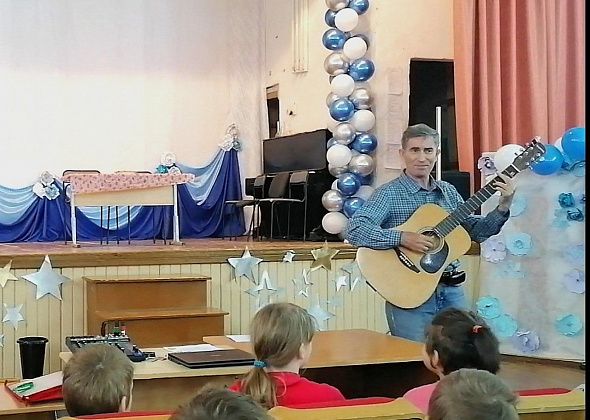 Клуб "Дар" и театральный коллектив "СуперСтар" дали концерт в школе-интернате для детей, нуждающихся в длительном лечении