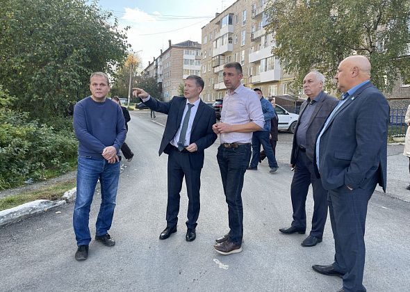 Депутаты проверили качество ремонтов въездов в серовские дворы