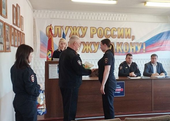 Сотрудницы полиции Серова получили Благодарственные письма за спасение людей на пожаре