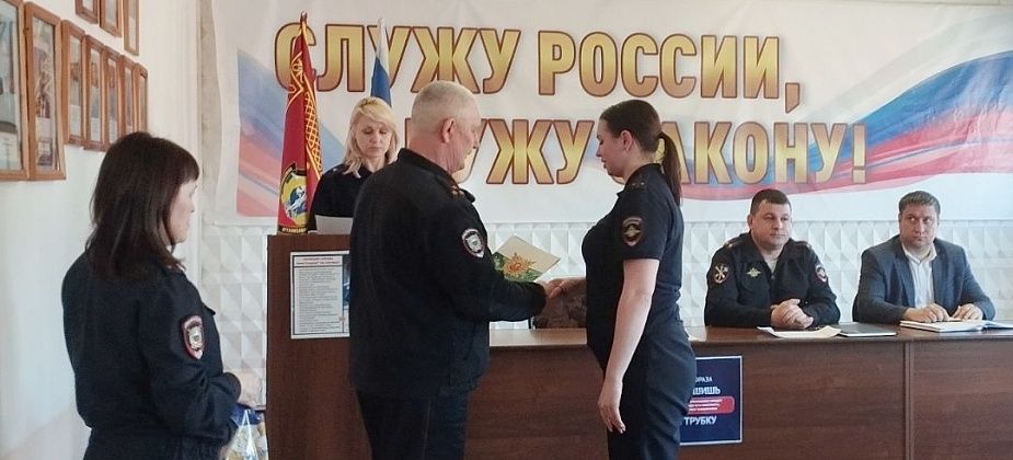 Сотрудницы полиции Серова получили Благодарственные письма за спасение людей на пожаре