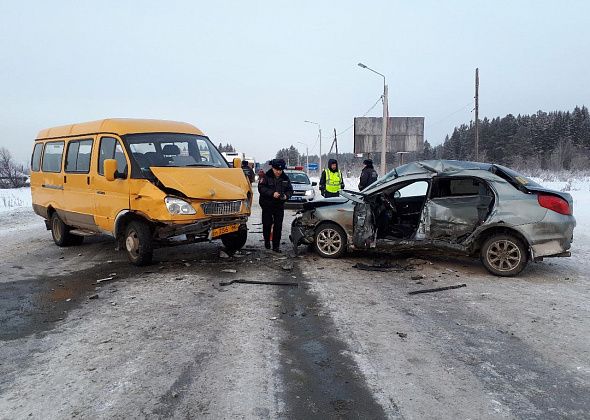 ГИБДД разыскивает очевидцев ДТП на въезде в Серов, в котором погибла женщина