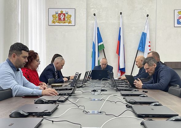 Серовские депутаты за год провели 12 заседаний Думы, 43 заседания комиссий