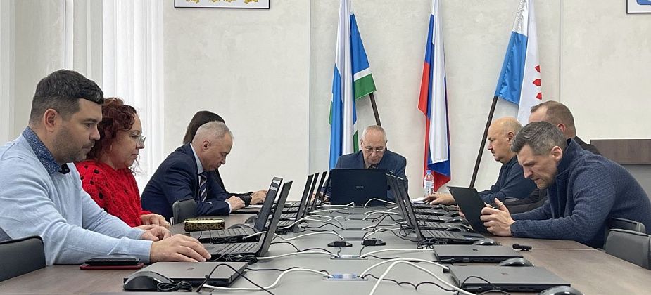 Серовские депутаты за год провели 12 заседаний Думы, 43 заседания комиссий