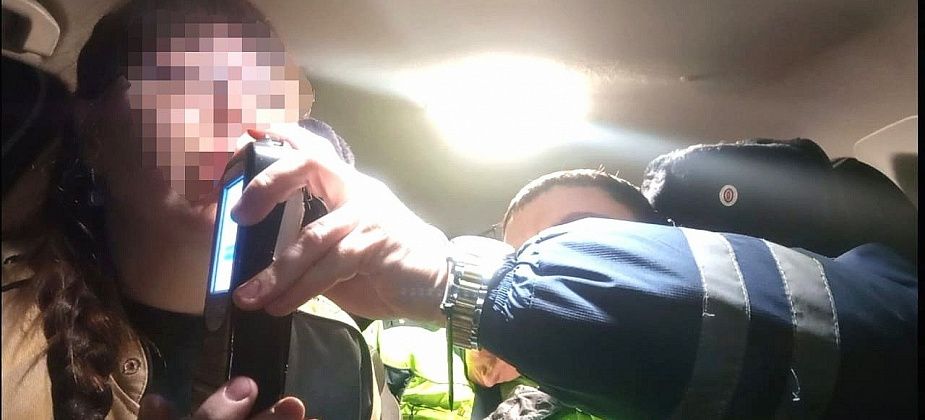 Госавтоинспекция Серова остановила очередного нетрезвого водителя. На этот раз - женщину