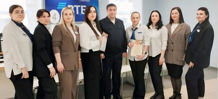 Полиция Серова поблагодарила сотрудников банка за помощь в борьбе с мошенниками