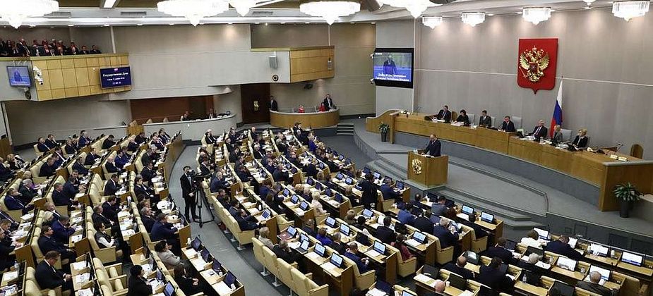 Госдума приняла закон о борьбе с оскорблением госсимволов