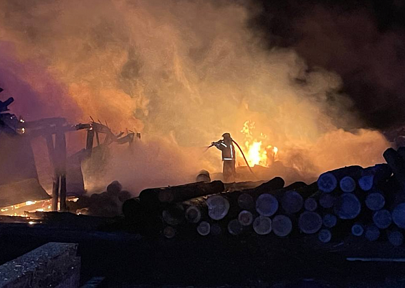 На лесопилке в Завокзальном произошел пожар на площади 150 квадратных метров