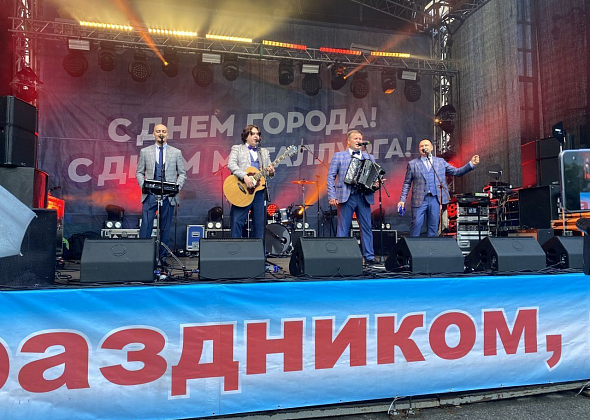 В честь Дня города и Дня металлурга в Серове запустили салют и провели праздничный концерт