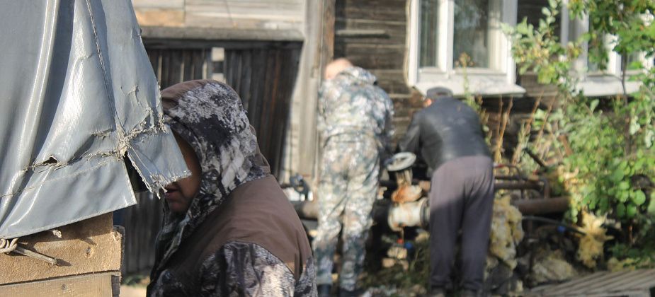 В районе Серова, где экскаватор снес теплотрассу, появились отопление и горячая вода