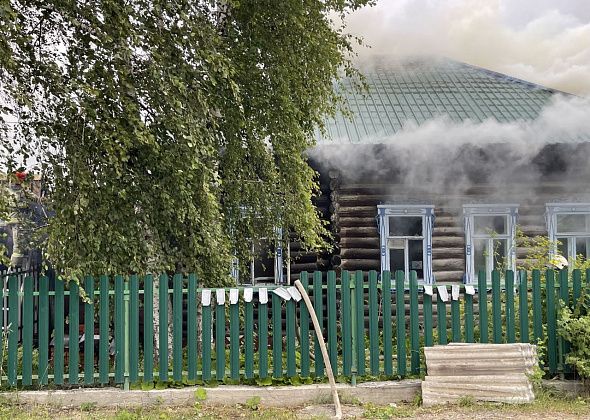 При пожаре в Серове пострадал хозяин частного дома