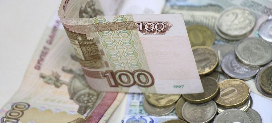 Рубль упал. Спросили у серовчан на улицах, стоит ли переживать? 