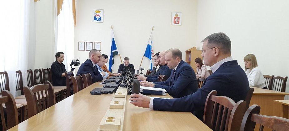 Плохая погода приостановила стройки Серова