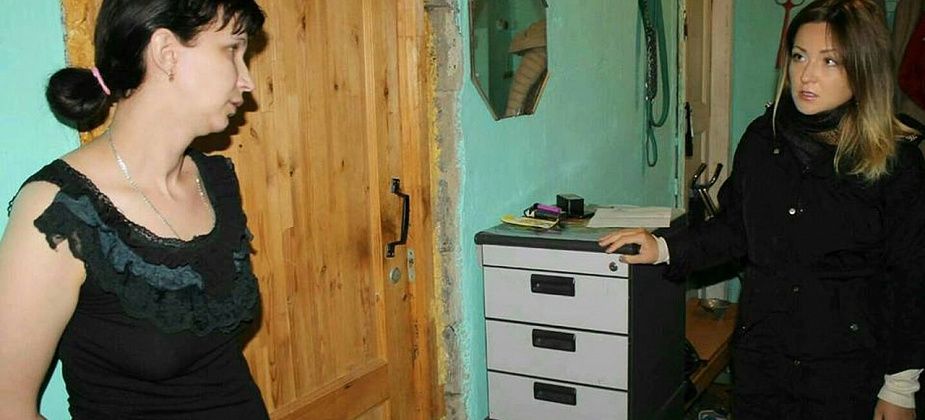Евгения Чудновец сняла в Серове квартиру для многодетной матери, а сама переехала в общежитие по Белореченской
