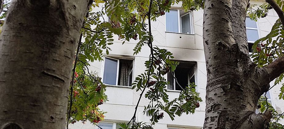 На улице Луначарского в Серове сгорела квартира 