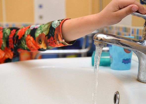 В питьевой воде в Серове в 2024 году выявлено повышенное содержание железа и марганца