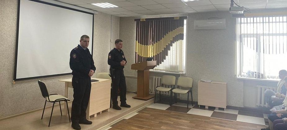 Участковые полиции проводят с серовчанами беседы по профилактике мошенничества 