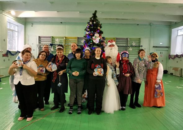 Волонтеры серовской школы №1 устроили новогодний праздник для лиц с ОВЗ
